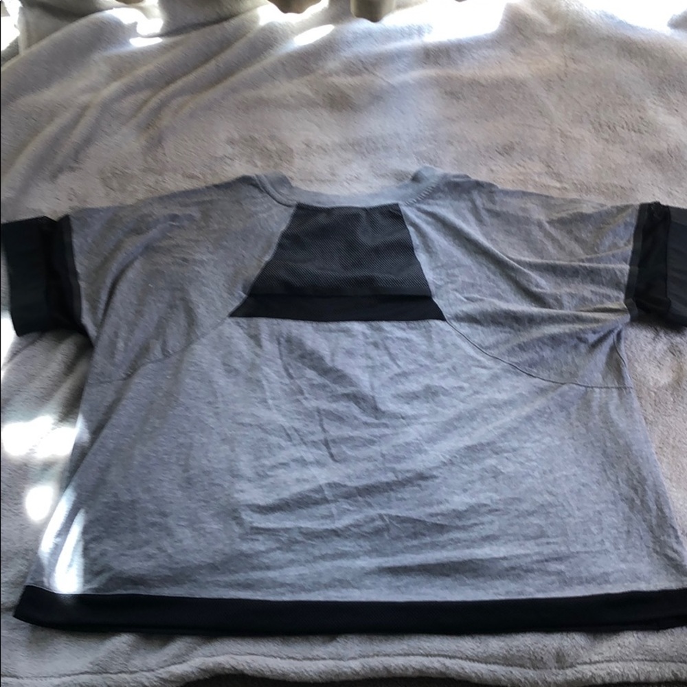 Nike athletic shirt - Picture 2 of 2